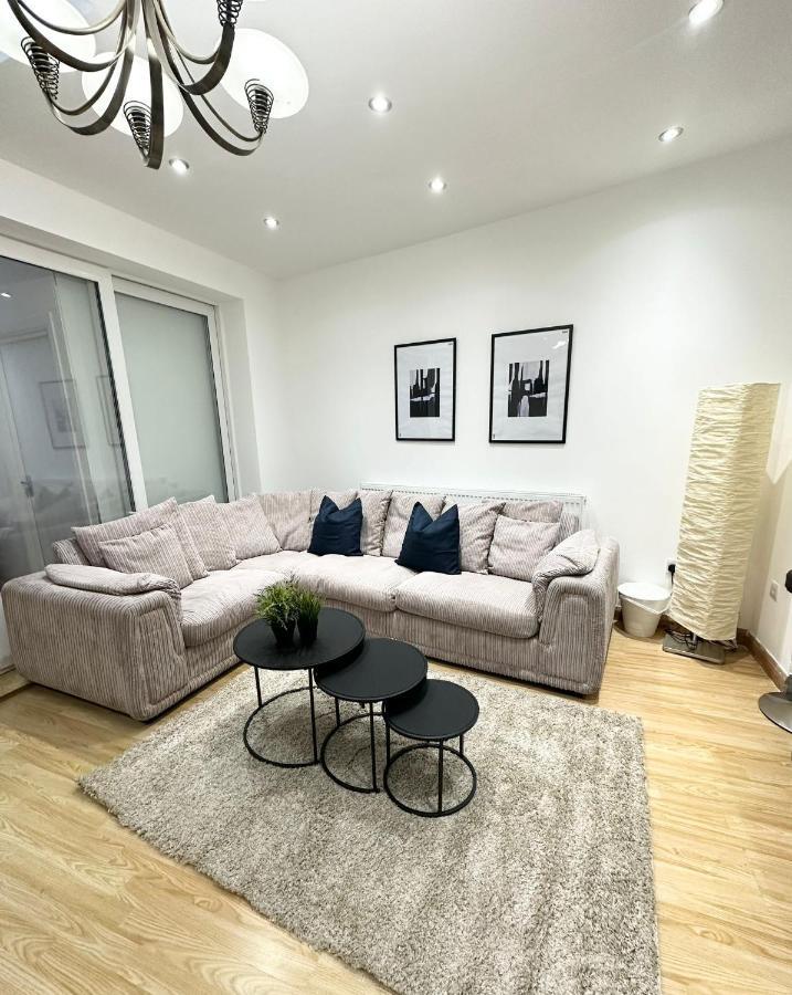 London Charm - Comfortable Room In Spacious House 외부 사진