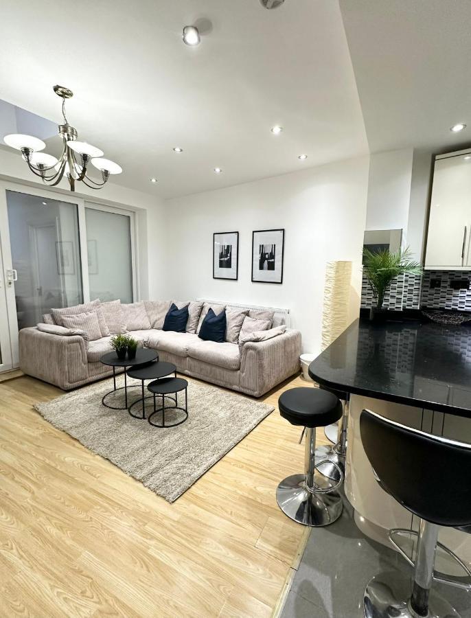 London Charm - Comfortable Room In Spacious House 외부 사진