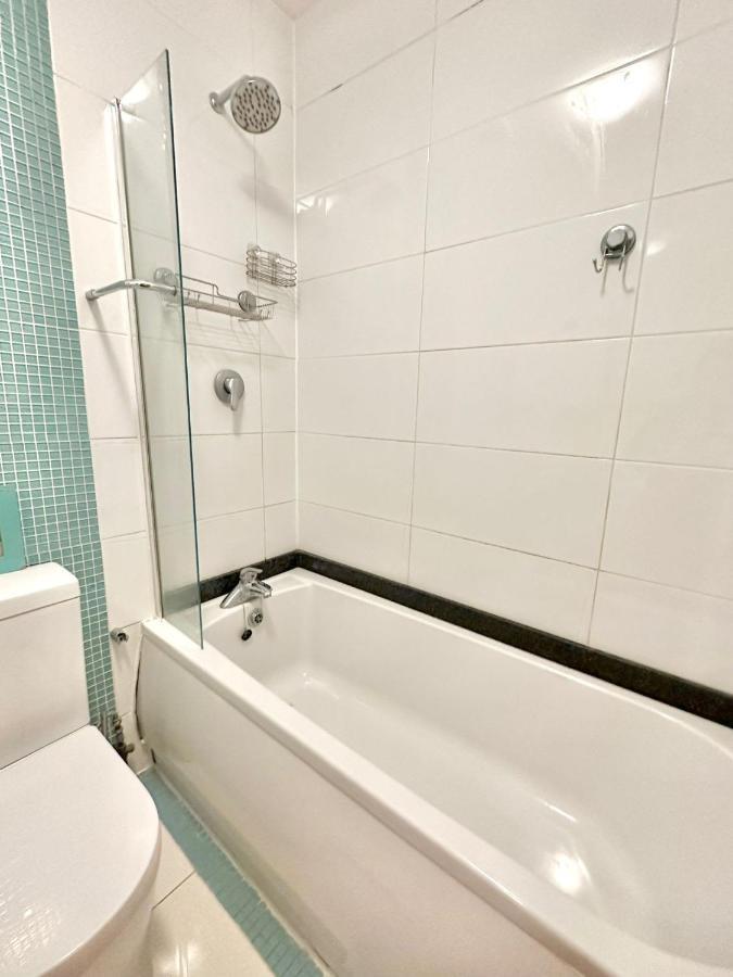 London Charm - Comfortable Room In Spacious House 외부 사진
