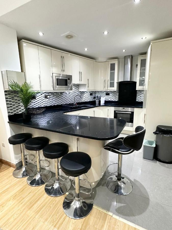 London Charm - Comfortable Room In Spacious House 외부 사진